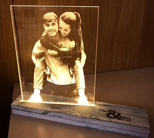 Lámpara Personalizada con tu Foto | Foto Diagonal | Luz LED Incluida + Interruptor Táctil | Soporte de Madera Grabado | Ideal para Regalar a tus Amigos, Pareja y Familiares